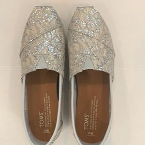 Toms Classic Silver Lace Glitz women’s size 6 NIB